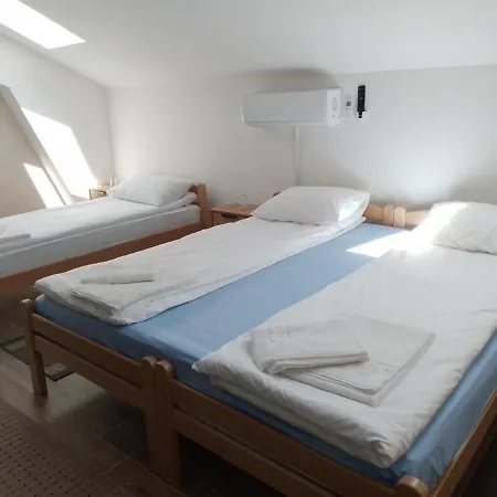 Kod Hame Hostel *